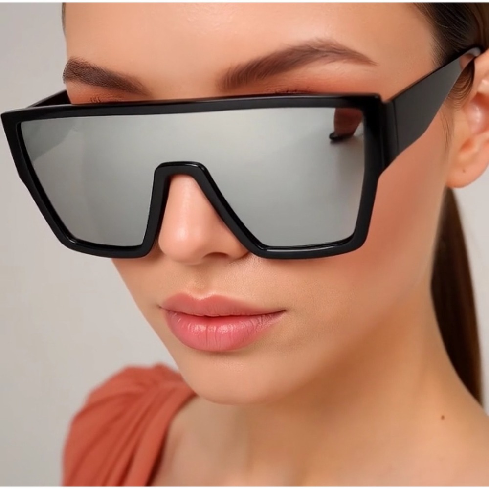 Sunglasses Women Silver Mirrored Lens Fashion Statement UV400 Protection‎ Outfit